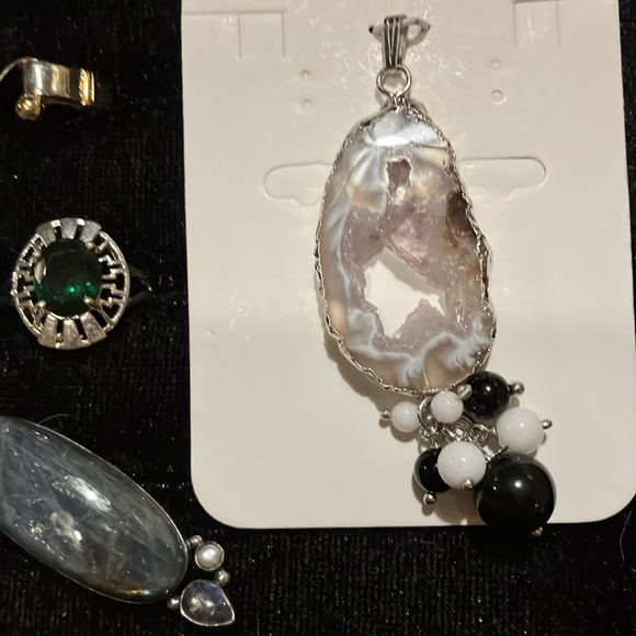 50 piece lot of beautiful jewelry, sterling silver rings, and pendants, 925 - Picture 7 of 7
